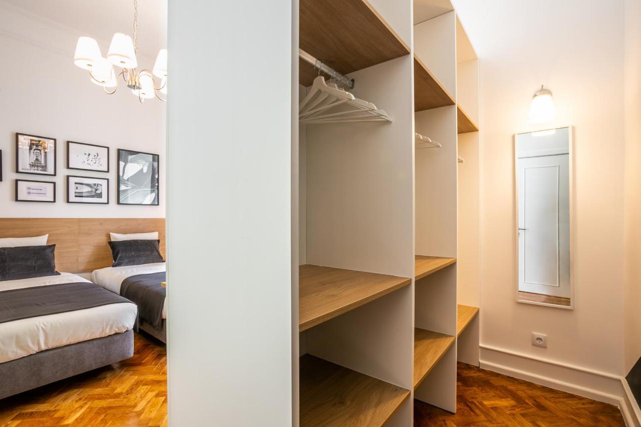 Apartment Home Out Rooms & Apartments