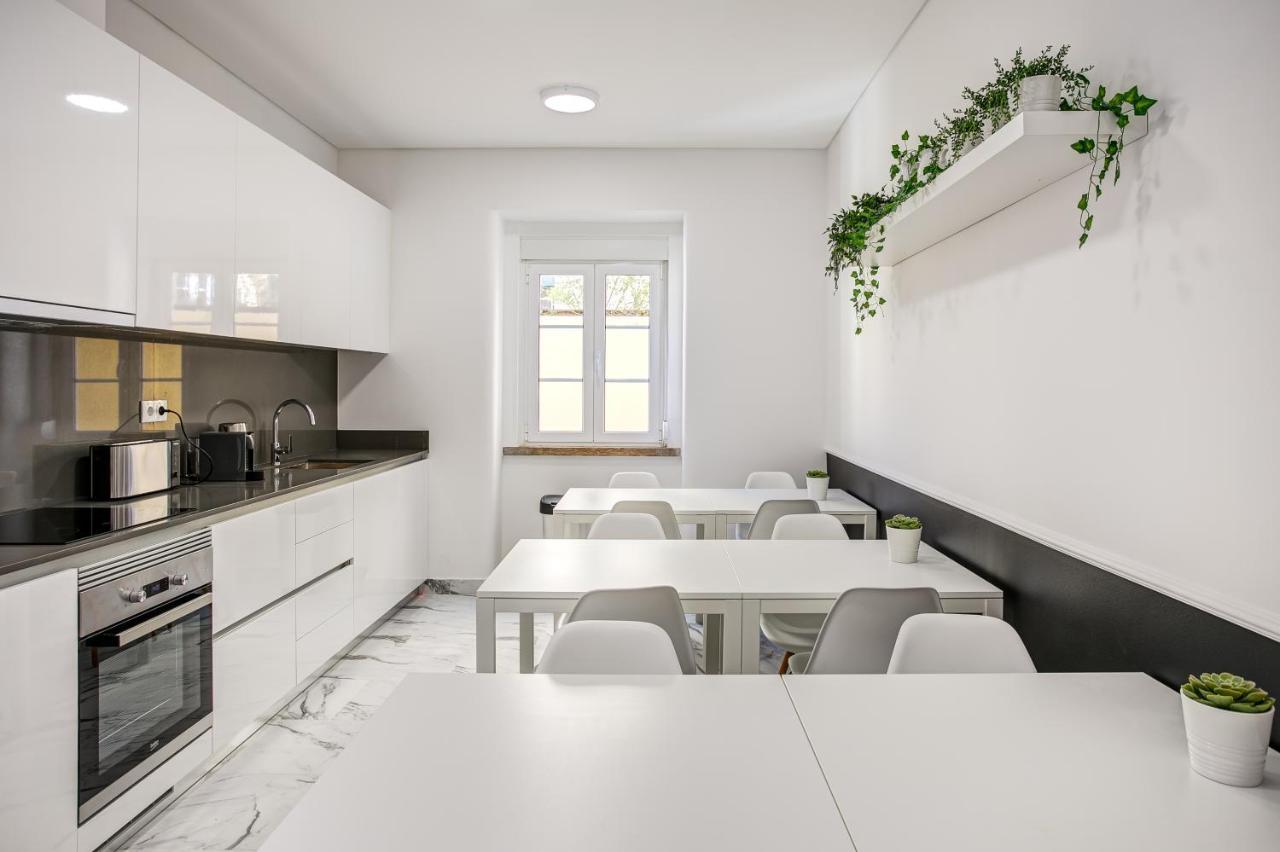 Apartment Home Out Rooms & Apartments