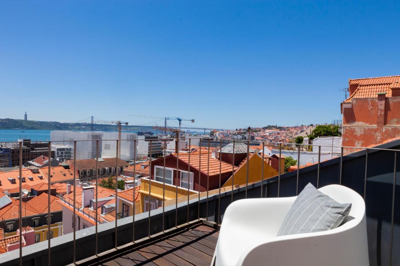 Appartement Breathtaking River-city View Two Private Terraces 3 Bedrooms And 3 Bathrooms 17th Century Building Bica Chiado District *