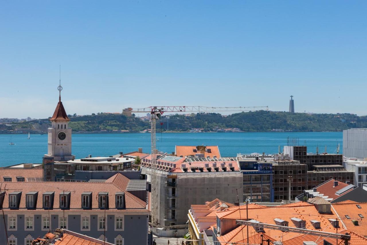 Breathtaking River-city View Two Private Terraces 3 Bedrooms And 3 Bathrooms 17th Century Building Bica Chiado District Appartement *