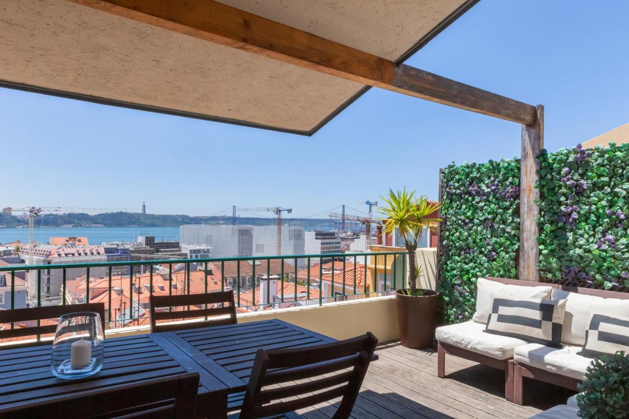 Breathtaking River-city View Two Private Terraces 3 Bedrooms And 3 Bathrooms 17th Century Building Bica Chiado District * Lisboa