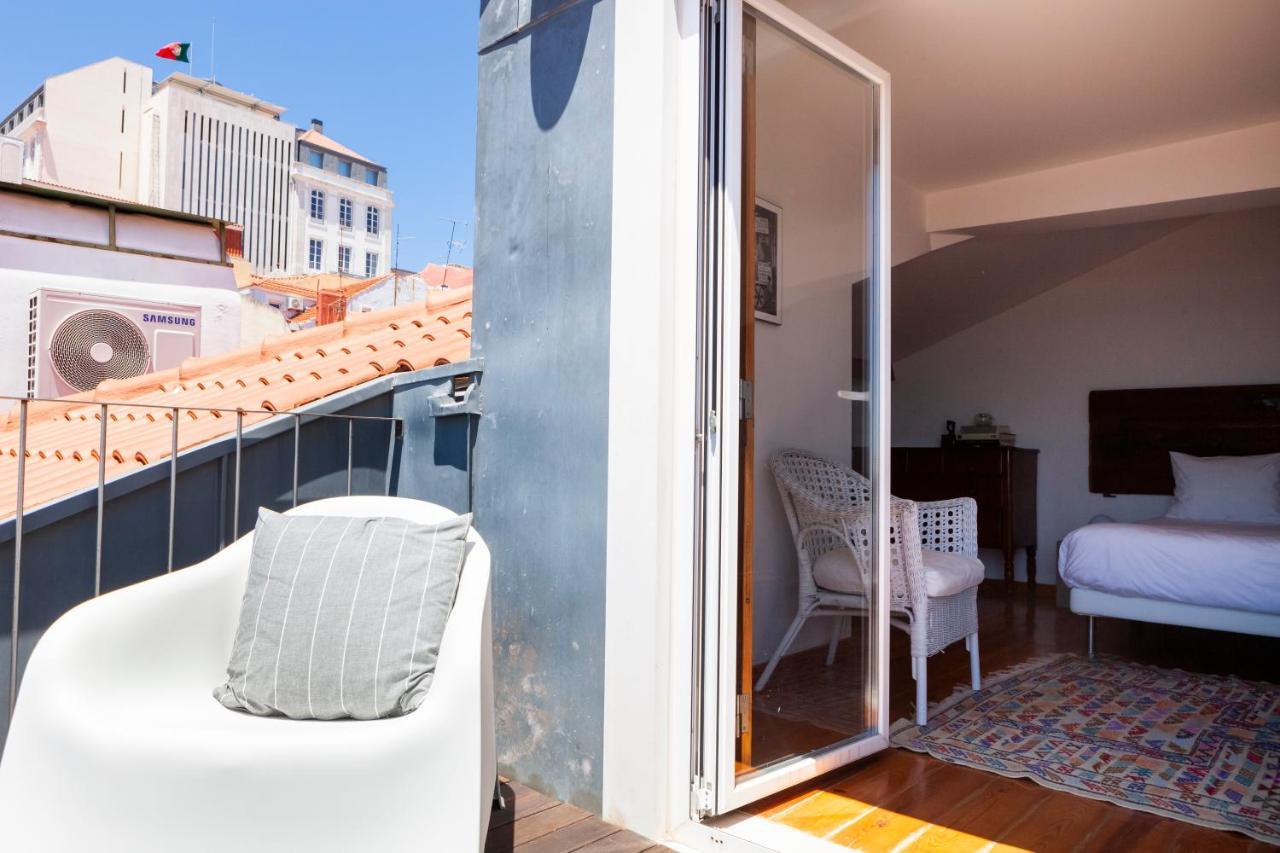Breathtaking River-city View Two Private Terraces 3 Bedrooms And 3 Bathrooms 17th Century Building Bica Chiado District * Lisboa