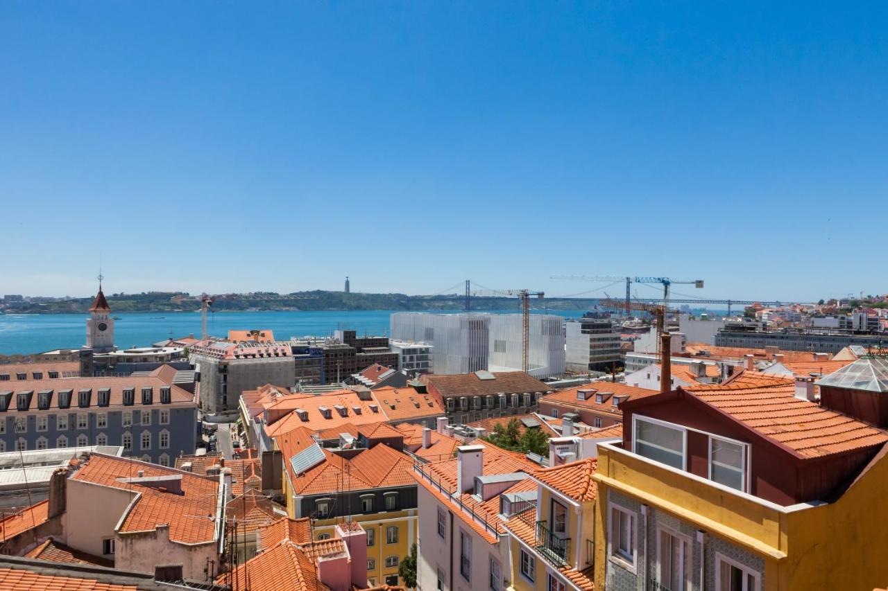 Breathtaking River-city View Two Private Terraces 3 Bedrooms And 3 Bathrooms 17th Century Building Bica Chiado District Lisboa