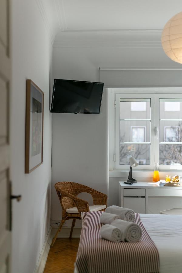 Hip And Spacious Tm Flat In Areeiro *