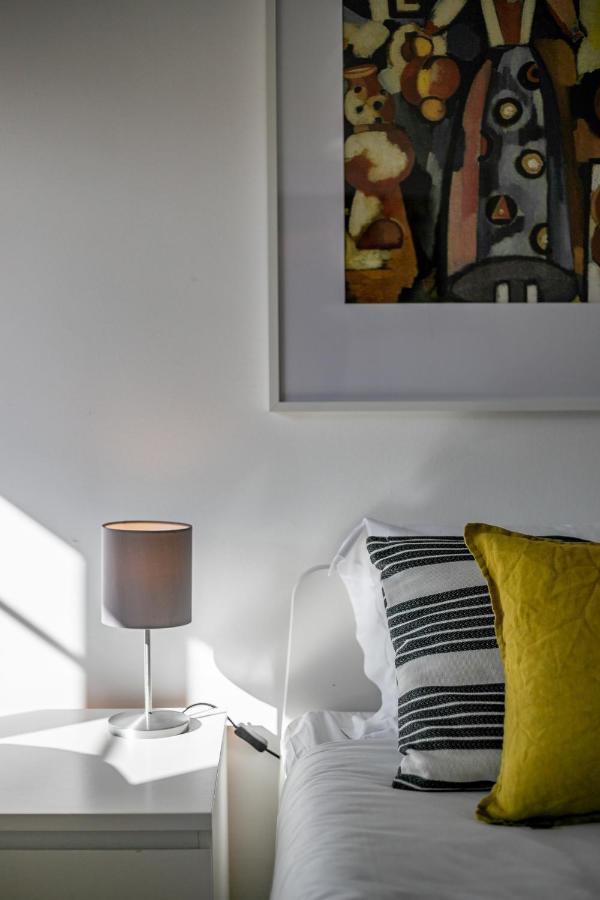 Hip And Spacious Tm Flat In Areeiro Apartment