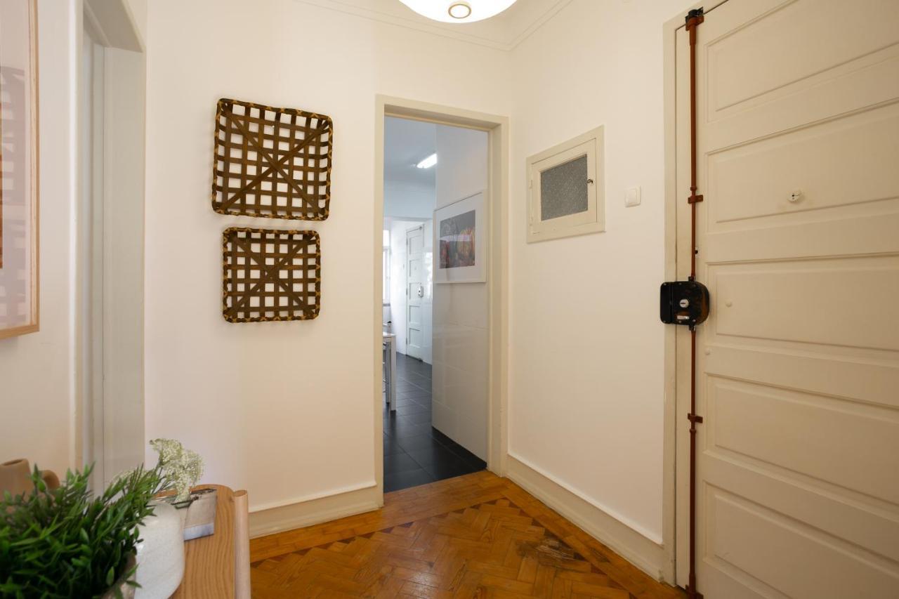 Hip And Spacious Tm Flat In Areeiro Lissabon