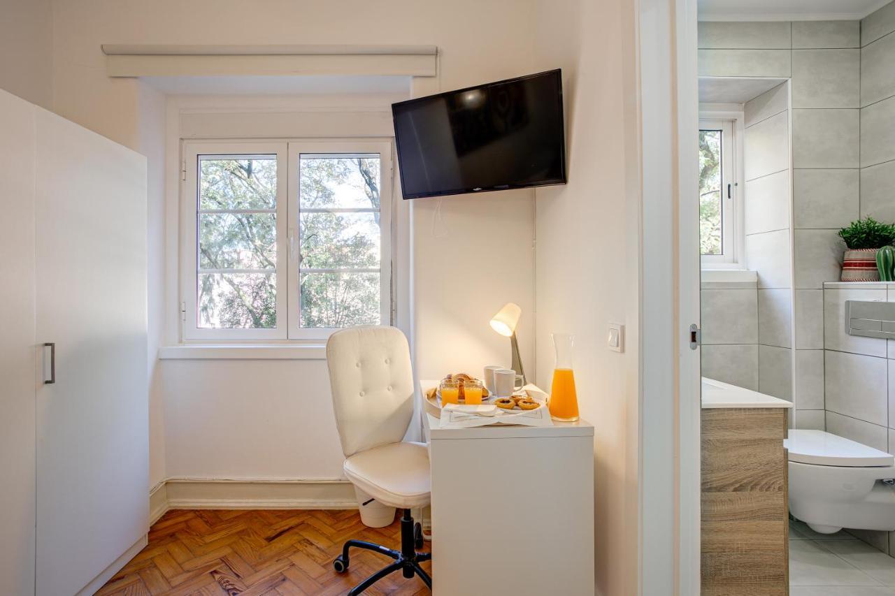 Hip And Spacious Tm Flat In Areeiro Apartment