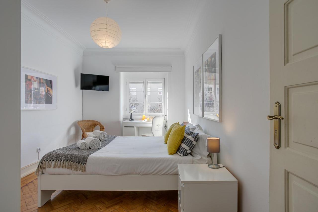 Hip And Spacious Tm Flat In Areeiro Apartment *