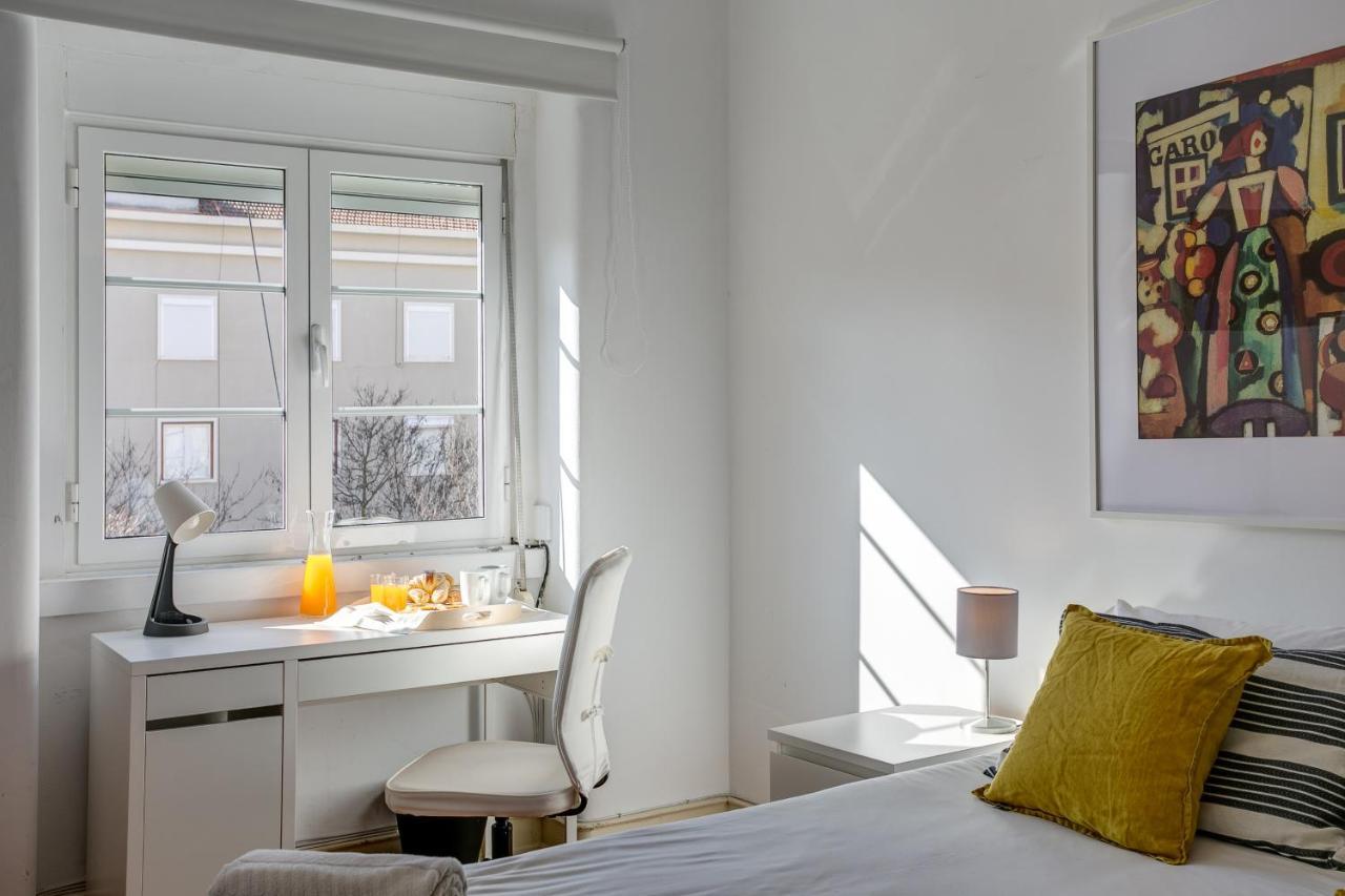 Hip And Spacious Tm Flat In Areeiro * Lissabon