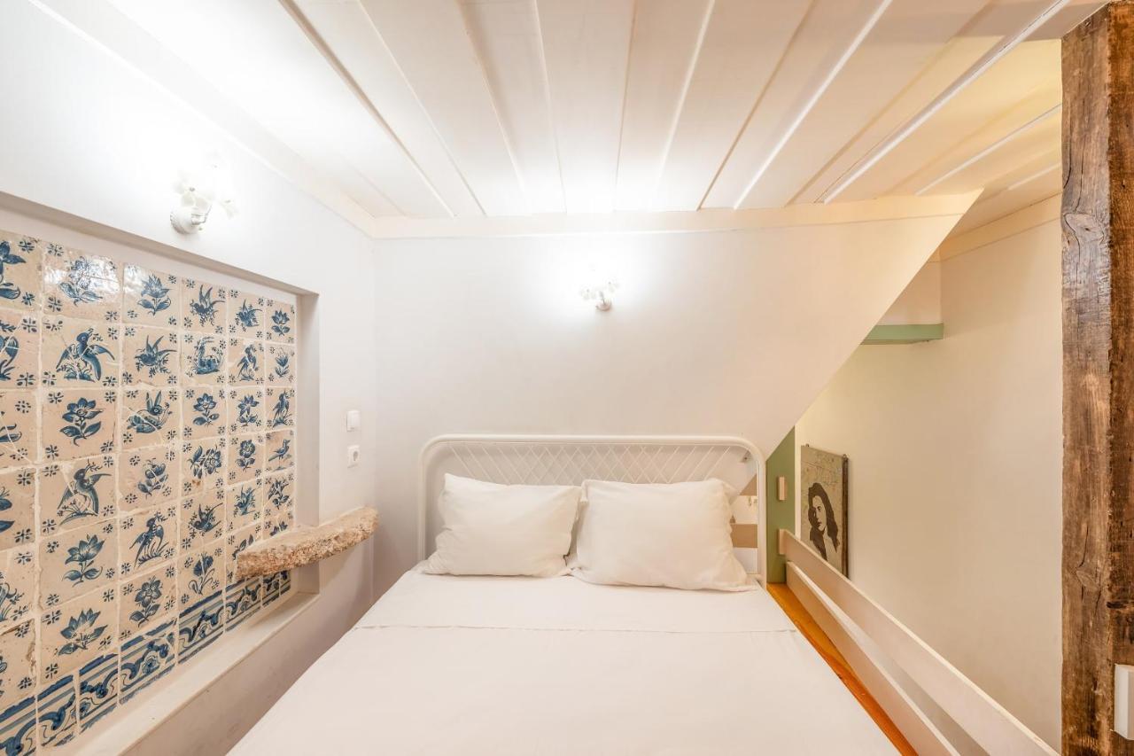 Guestready - Exquisite Portuguese Simbols