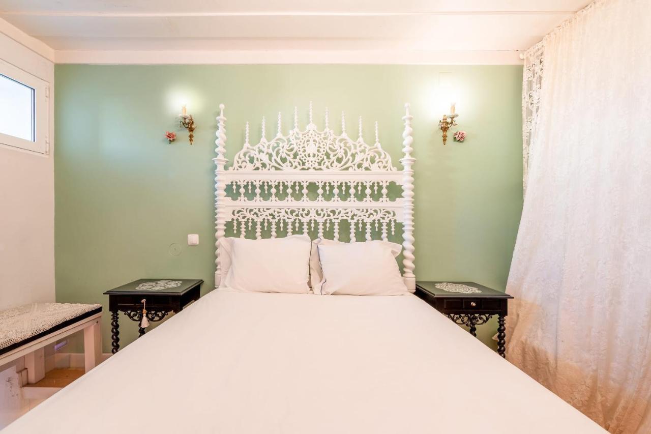 Guestready - Exquisite Portuguese Simbols * Lissabon