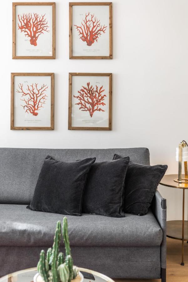 Chic Tailor Made Flat In Chiado Lissabon