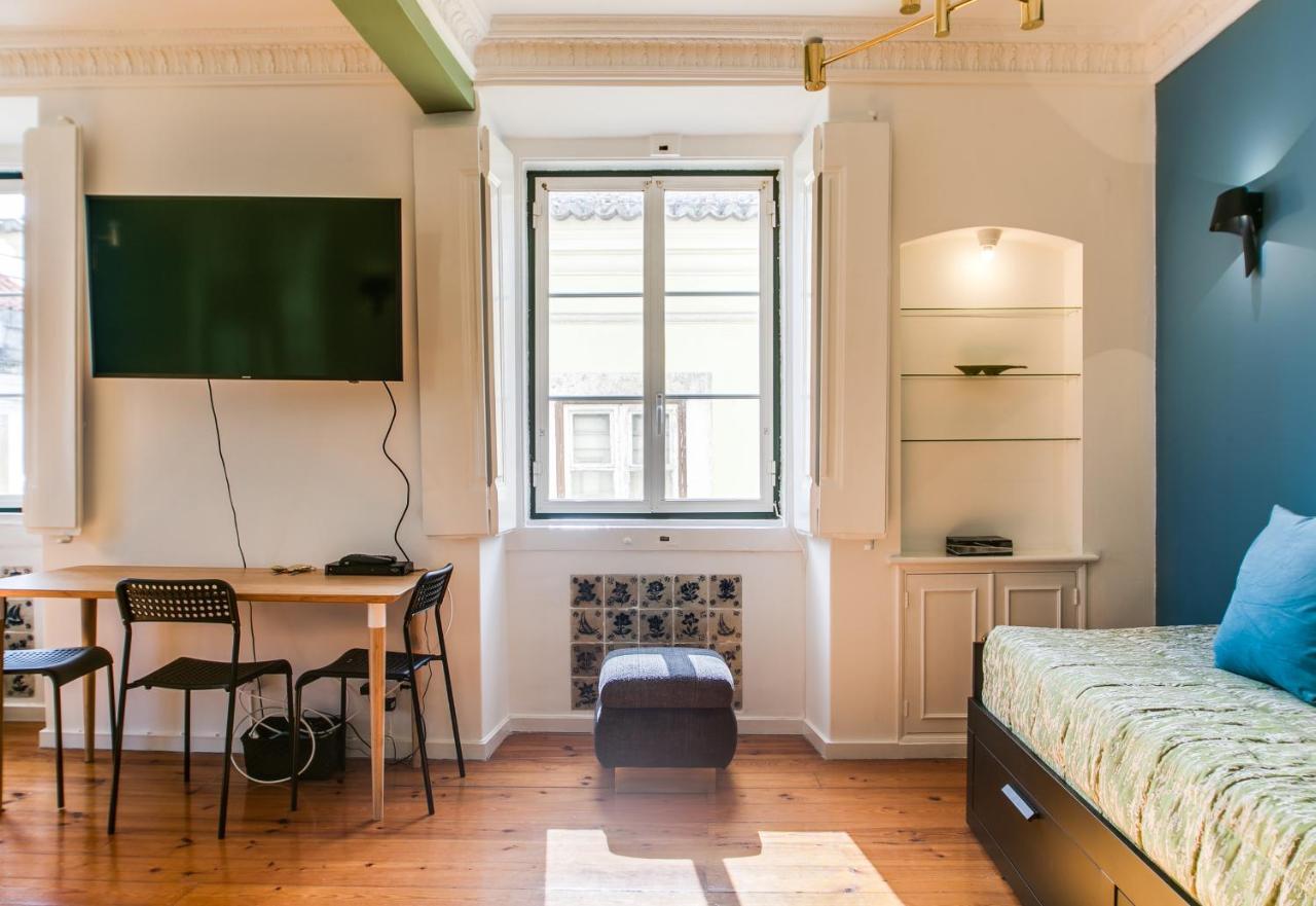 Spacious, Bright And Newly Renovated 2 Bedroom Apartment, Historical Center, Madragoa Apartment