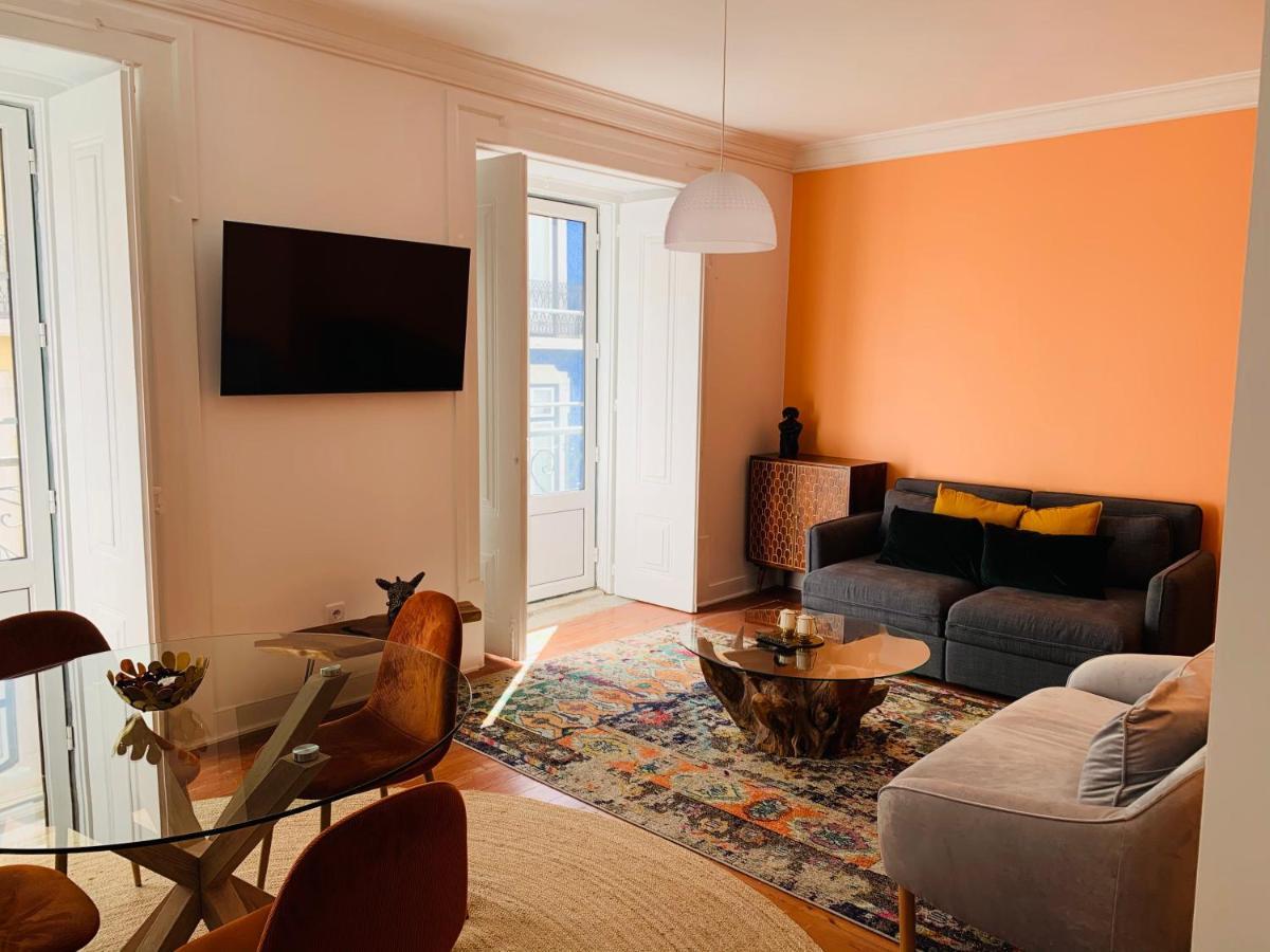 Apartment Spacious 1 Bedroom With A Parking Spot In Chiado