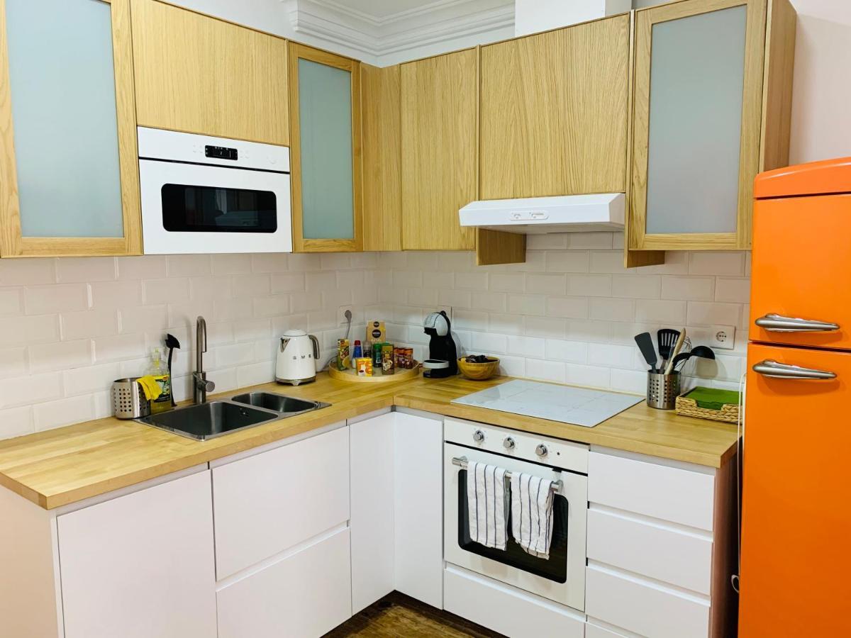 Spacious 1 Bedroom With A Parking Spot In Chiado Apartment