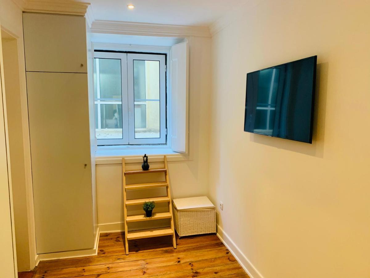 Spacious 1 Bedroom With A Parking Spot In Chiado * Lissabon