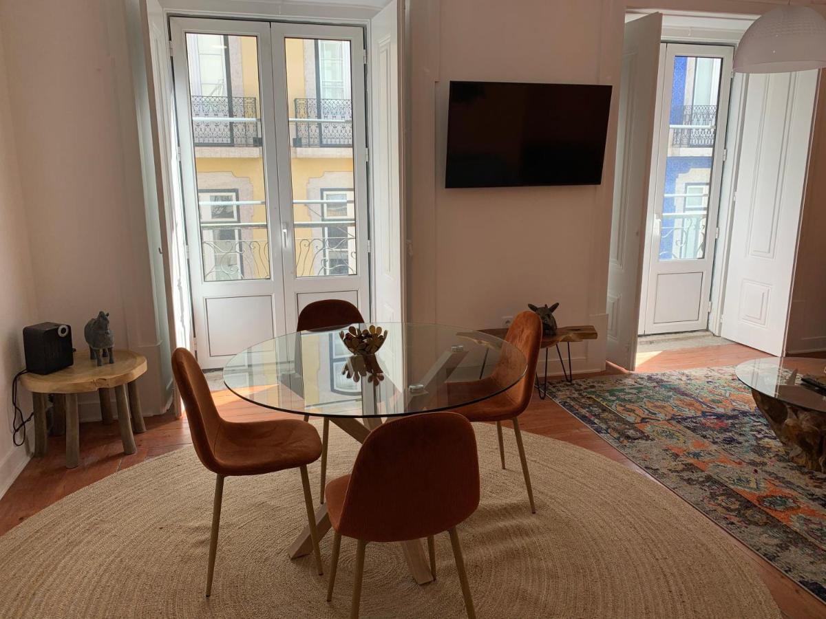 Spacious 1 Bedroom With A Parking Spot In Chiado Apartment *