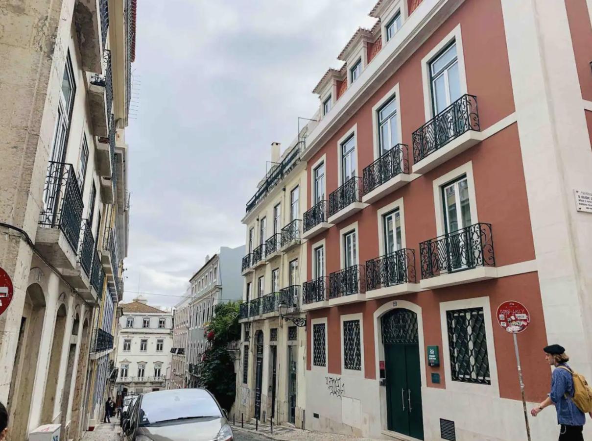 Spacious 1 Bedroom With A Parking Spot In Chiado Apartment *
