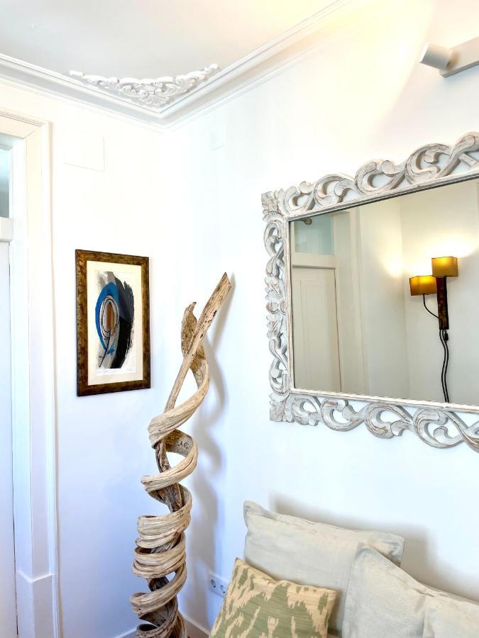 Bright And Spacious Three Bedroom In The Heart Of Appartement *