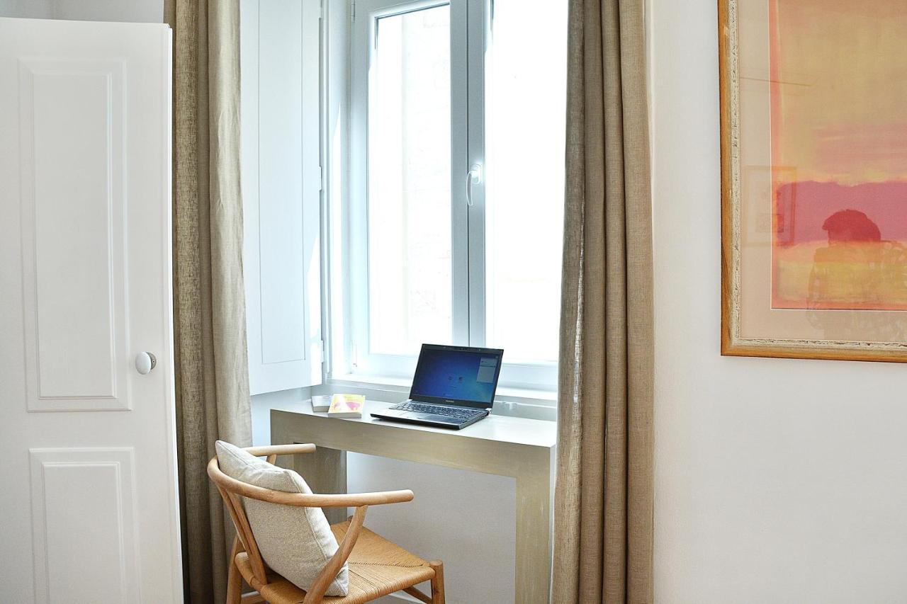 Bright And Spacious Three Bedroom In The Heart Of Appartement Lissabon