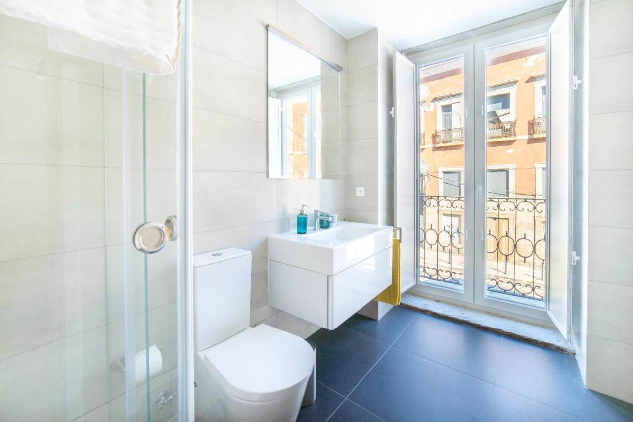 Blue By The River 2 - Elegant Two-bedroom In Santos Apartment Lisbon