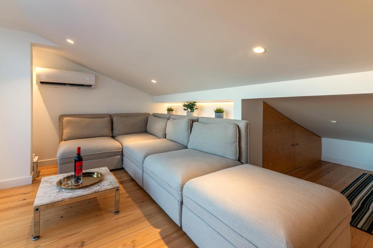 Angelina Vidal Duplex With Terrace Lissabon