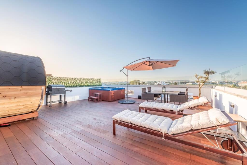 Sunny Private Rooftop Sauna & Hot Tub By Bentobox Apartment Lisbon