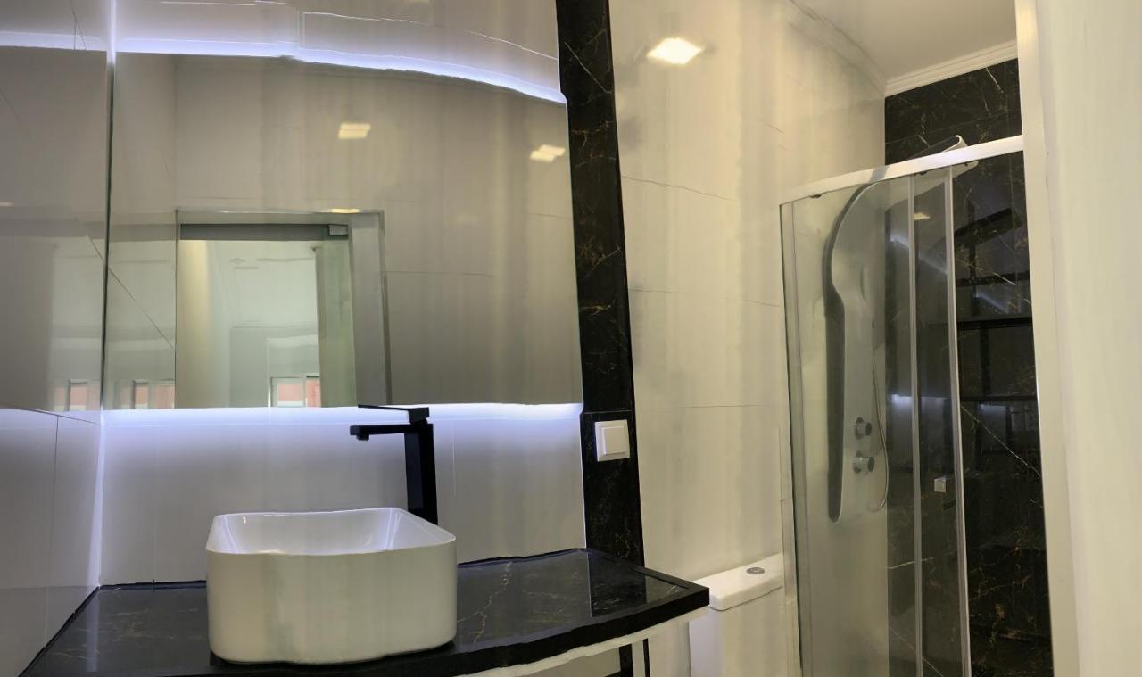 Great New Flat Close To Alameda *