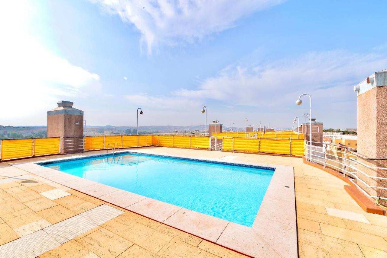 Swimming Pool With Private Parking Appartement Lissabon