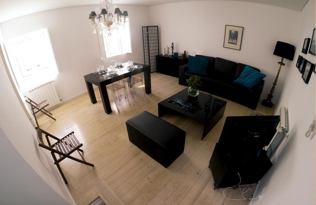 Triplex With Garage - Praca Das Flores Lissabon