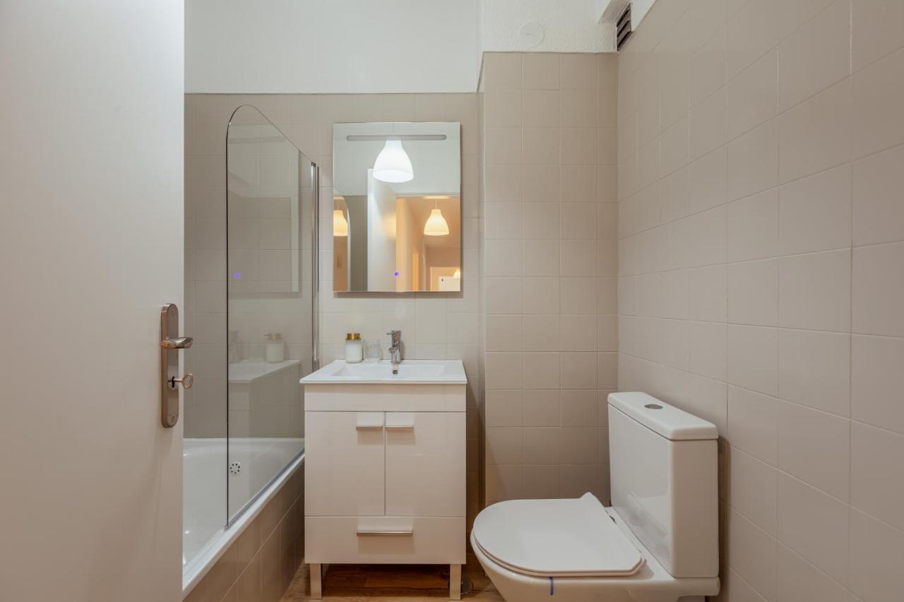 Appartement Elegant 3 Bedroom - Centre - Garage - Metro Lissabon