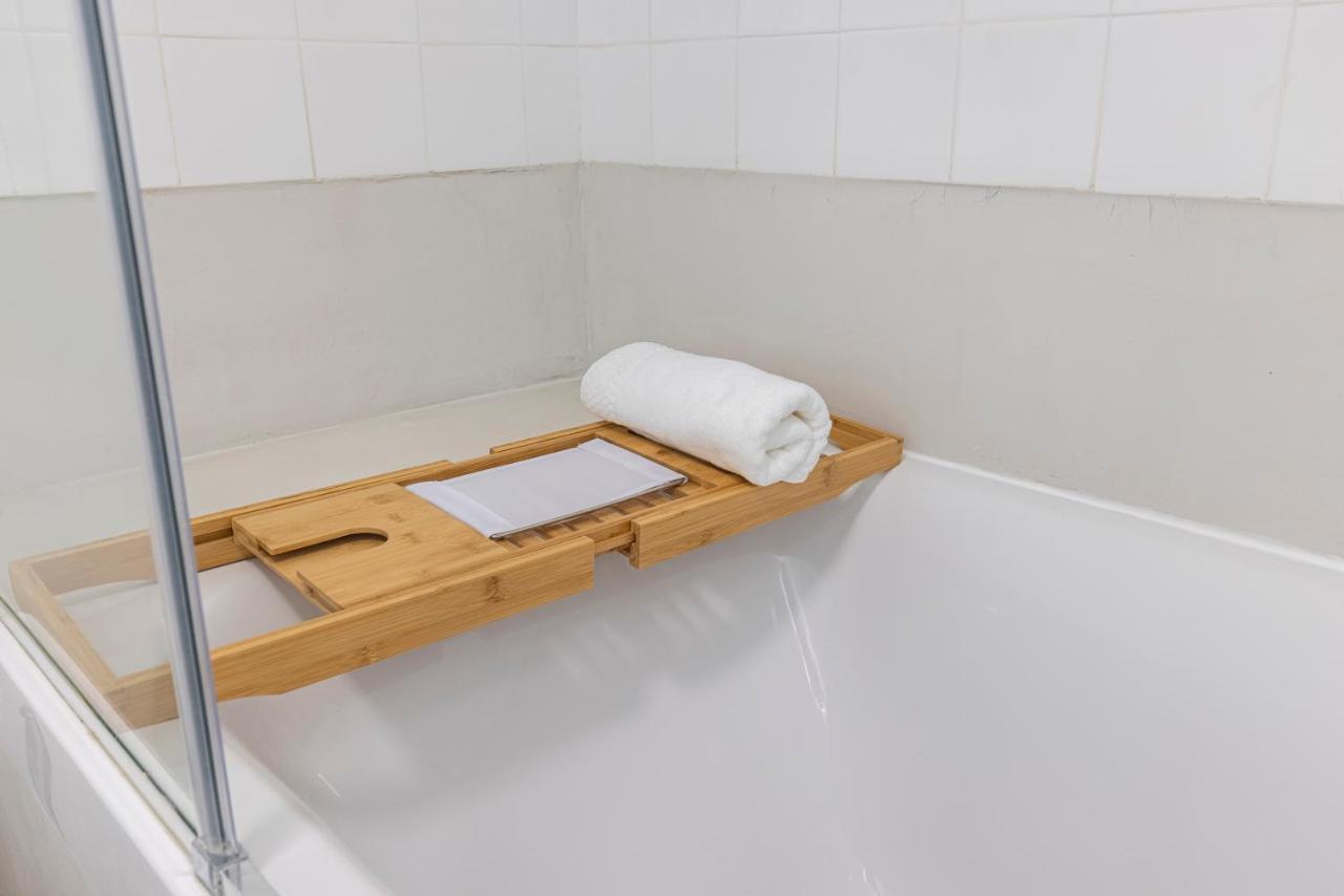Apartment Deluxe 2bdr W/ Patio By Lovelystay Lisbon