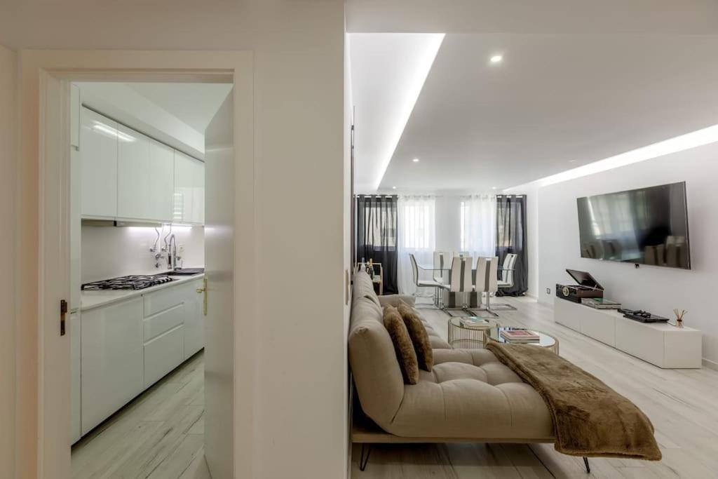 Apartment Spacious 3-bedroom In *