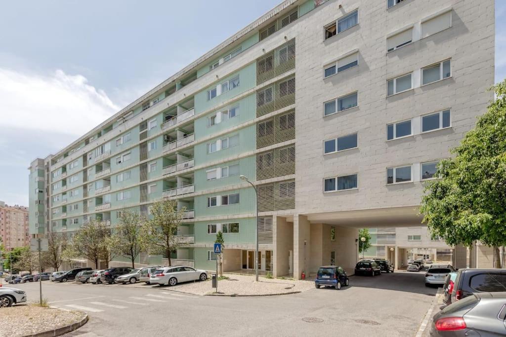 Apartment Spacious 3-bedroom In *