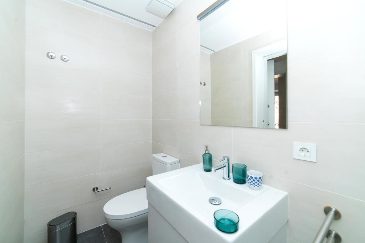 Blue By The River 2 - Elegant Two-bedroom In Santos Apartment Lisbon