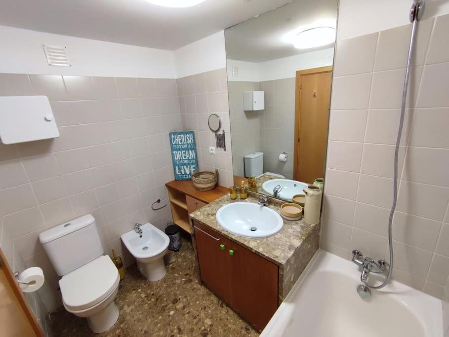 Near Airport & Citycenter Free Parking Lissabon