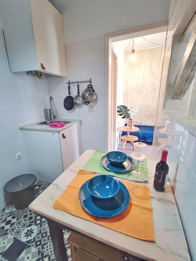 Small Lovely Appartement Lissabon