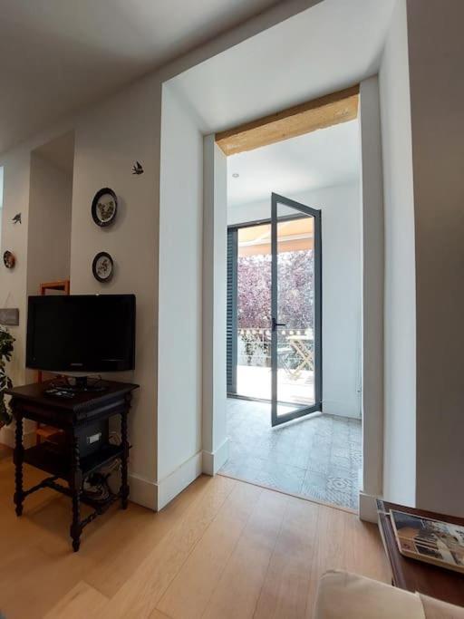 With Private Garden - Location