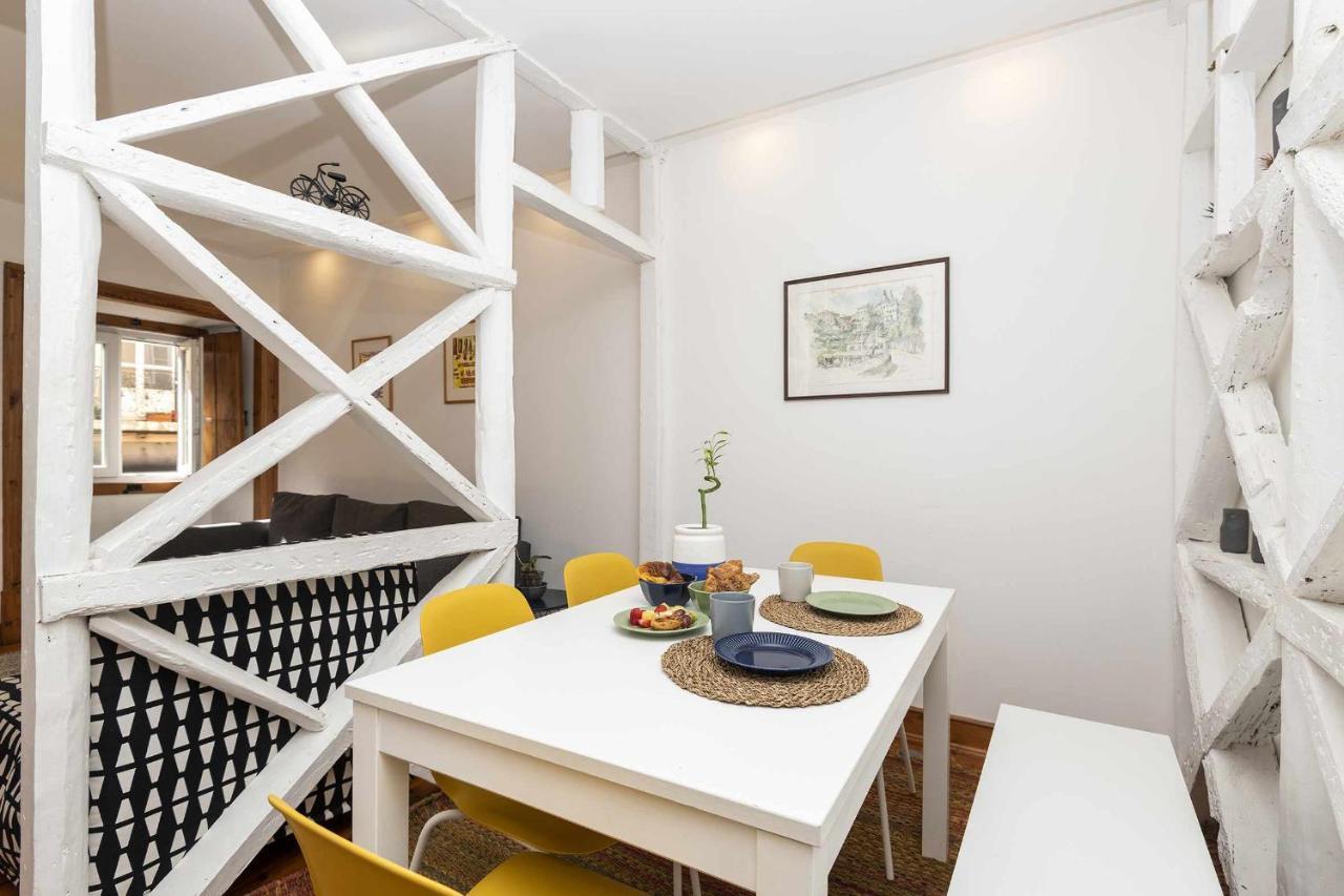 Typical Portuguese In São Bento Apartamento