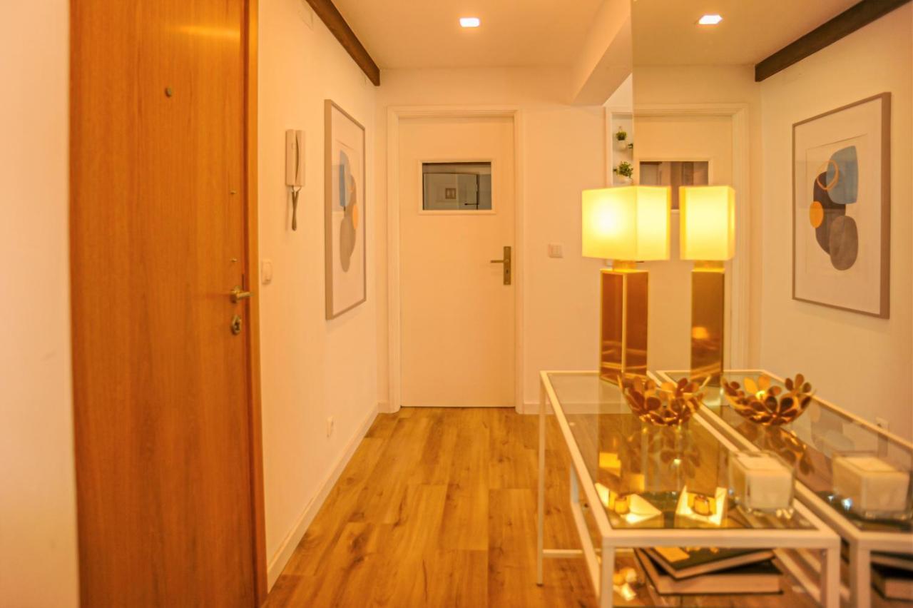 Downtown Modern 8 Bedroom - Marques De Pombal Apartment *