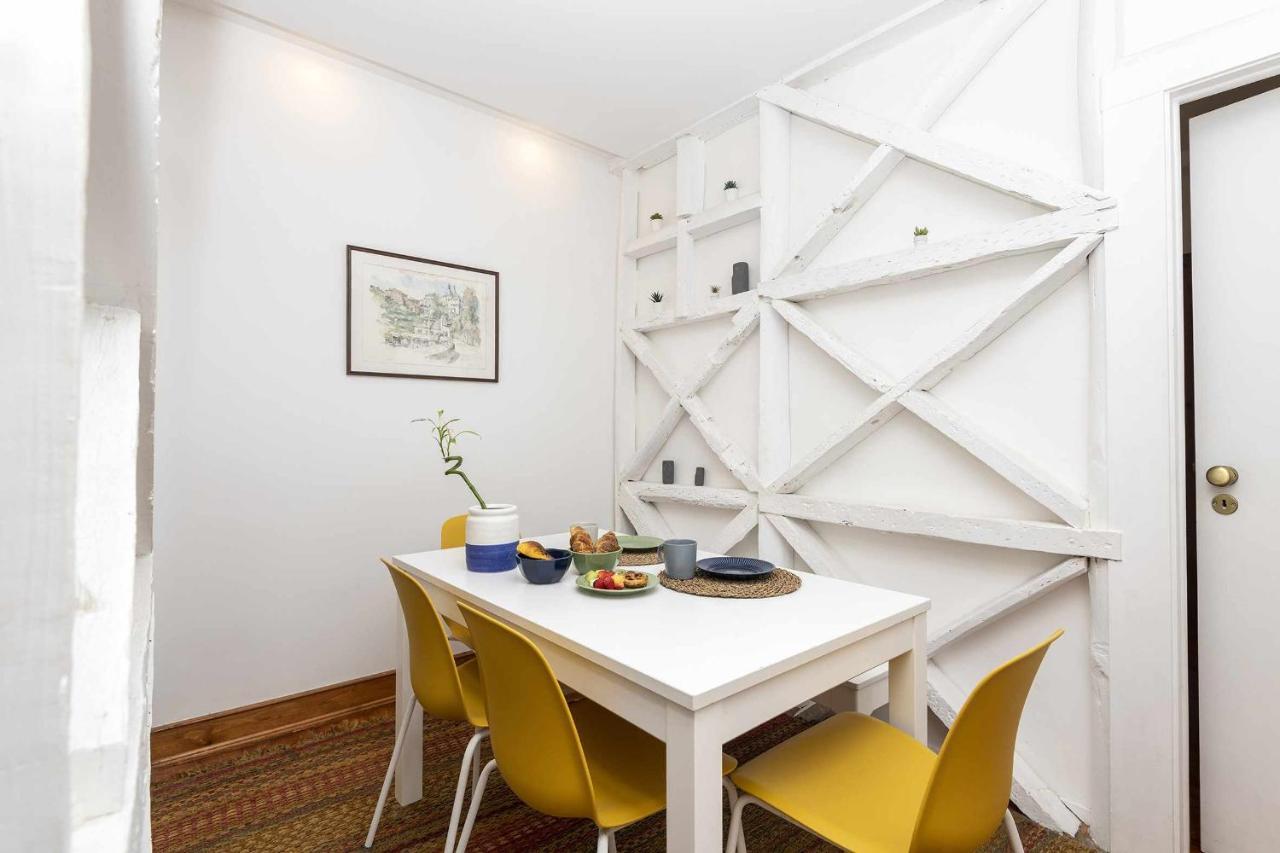 Typical Portuguese In São Bento Apartamento *
