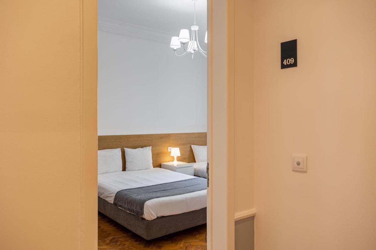 Apartment Home Out Rooms & Apartments