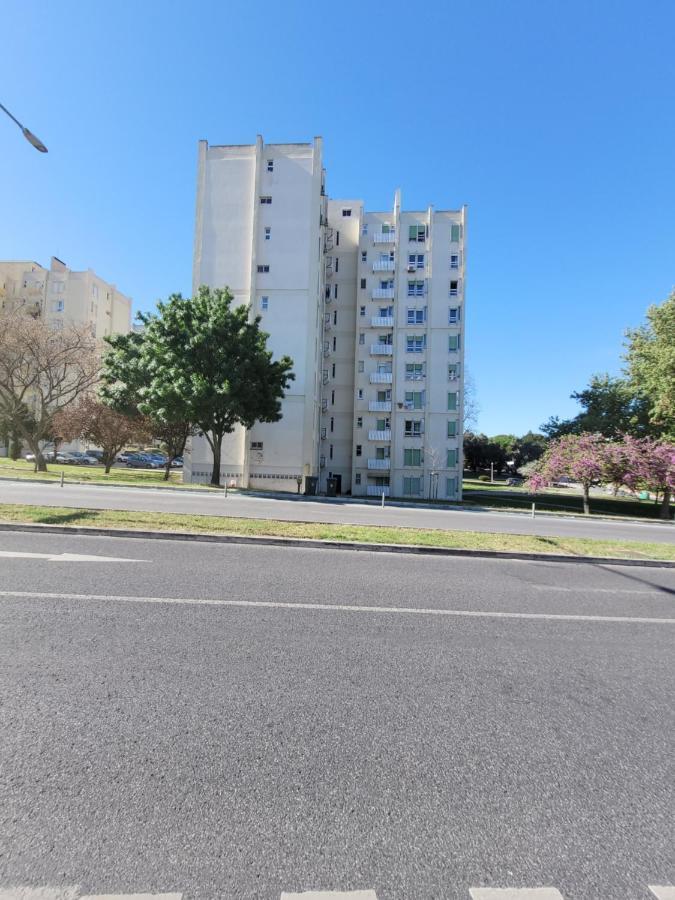 Cozy Near Metro & Airport Quarto em Acomodações Particulares