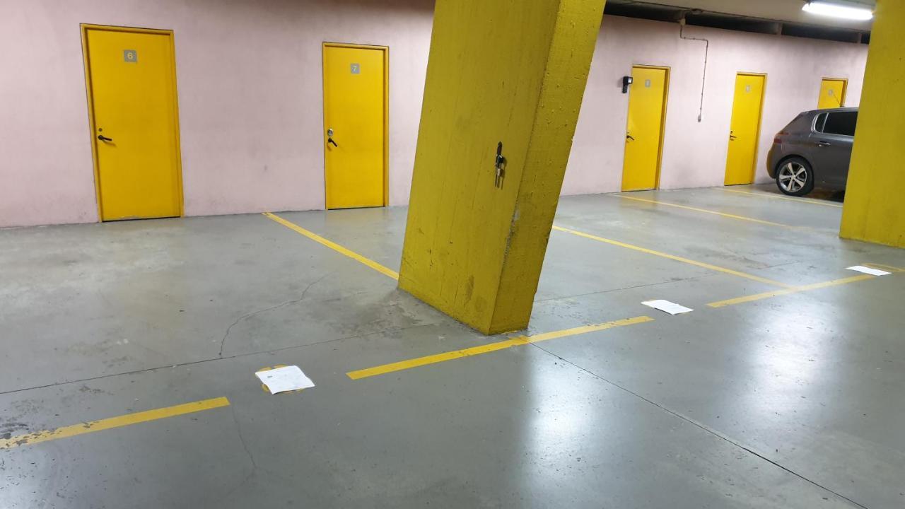 Apart Lisbon Pool Metro Garage