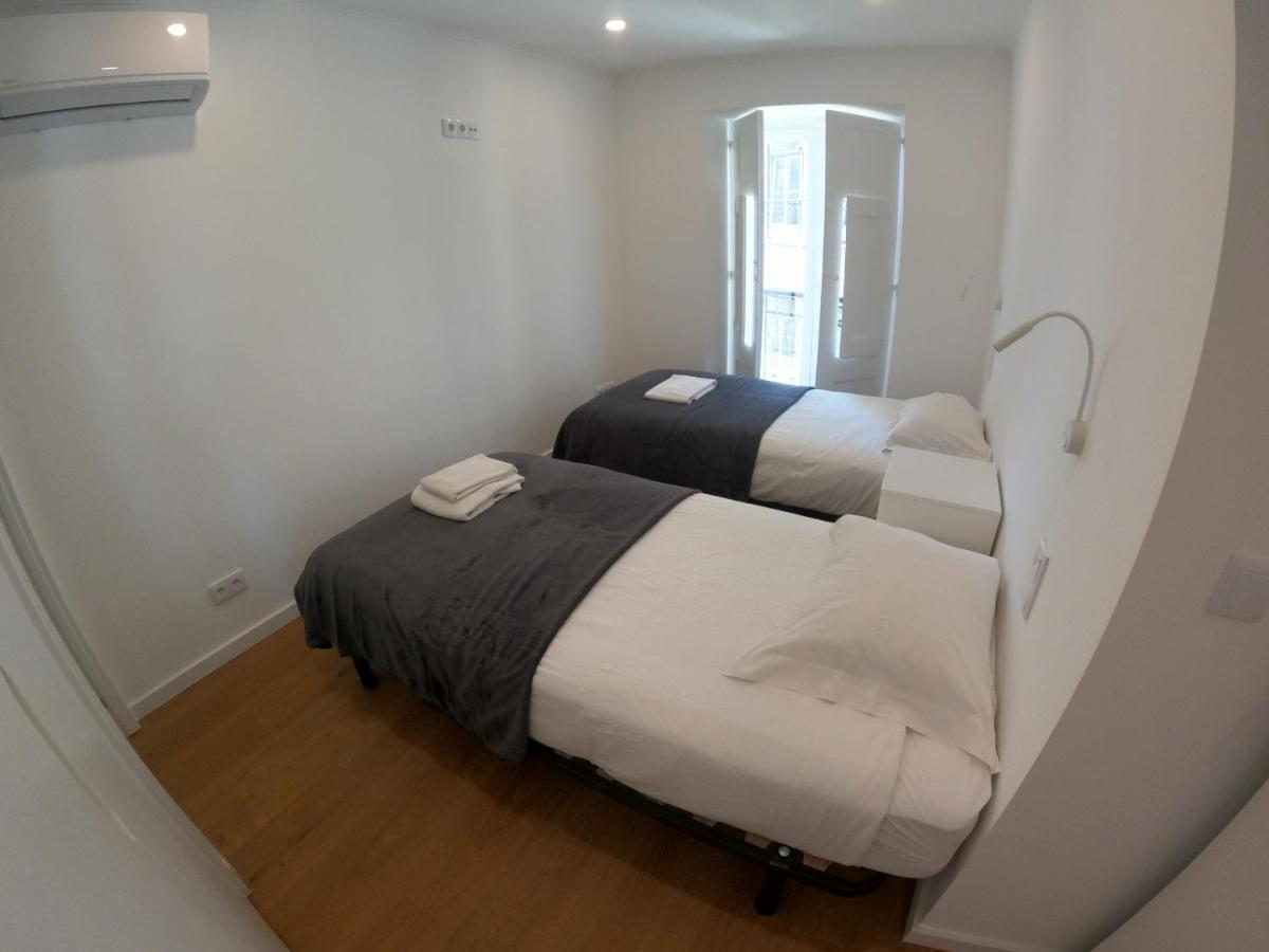 Lisbon, Renovated T2 Near Rossio * Lissabon