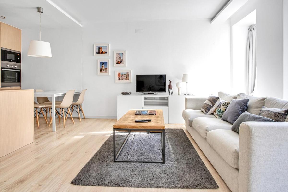 Modern 2 Bedroom In Estrela With Outside Terrace! Amazing For Families, Couples, Friends * Lisboa