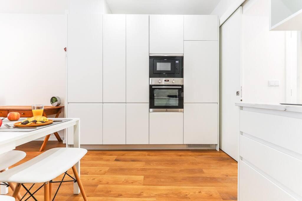Appartement Portucale ! Bright Campo Ourique W/ Terrace *