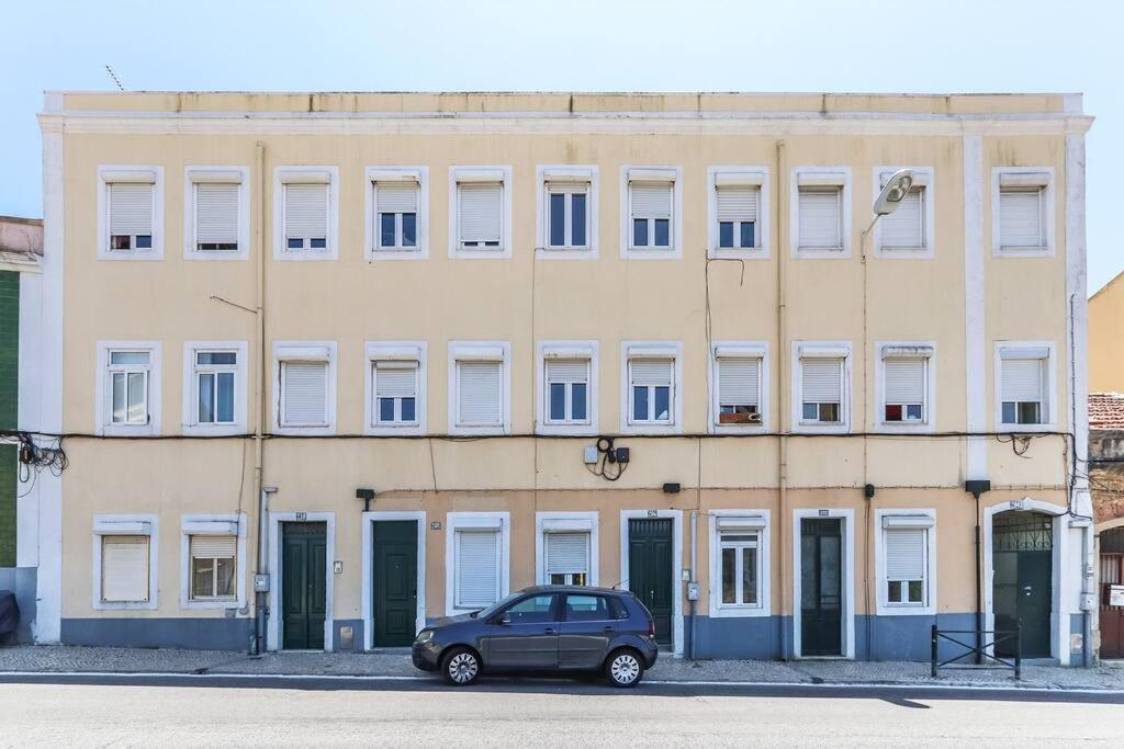 Portucale ! Bright Campo Ourique W/ Terrace * Lisboa