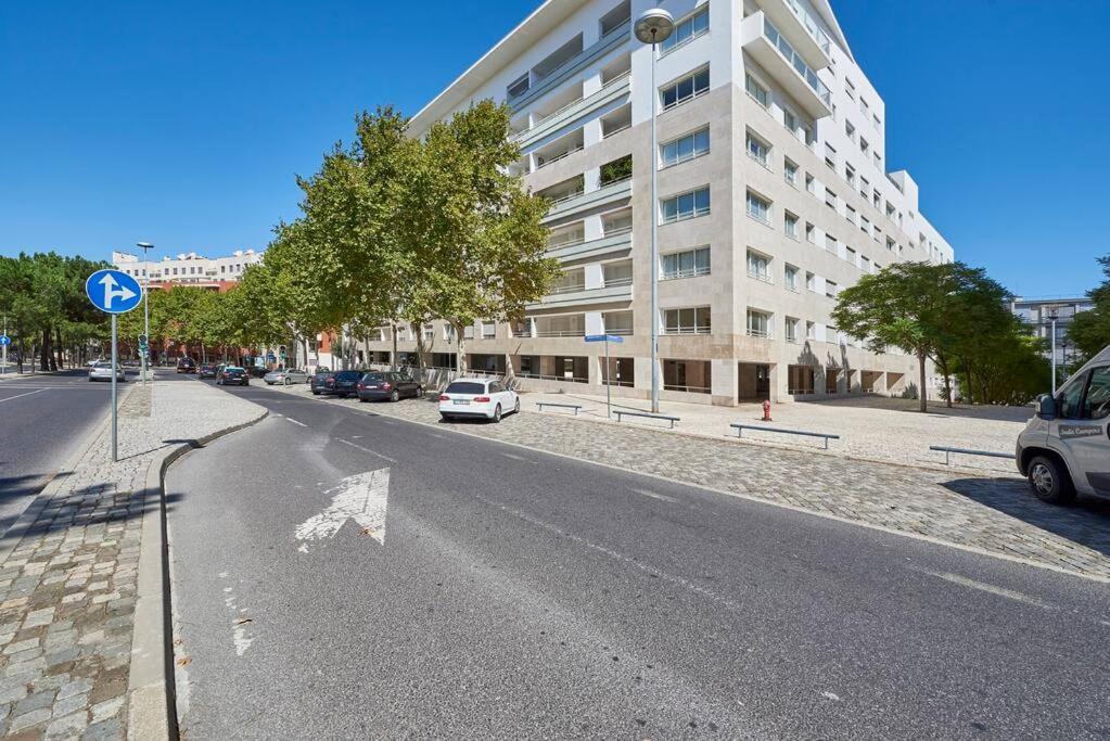 Modern In Parque Nacoes Appartement