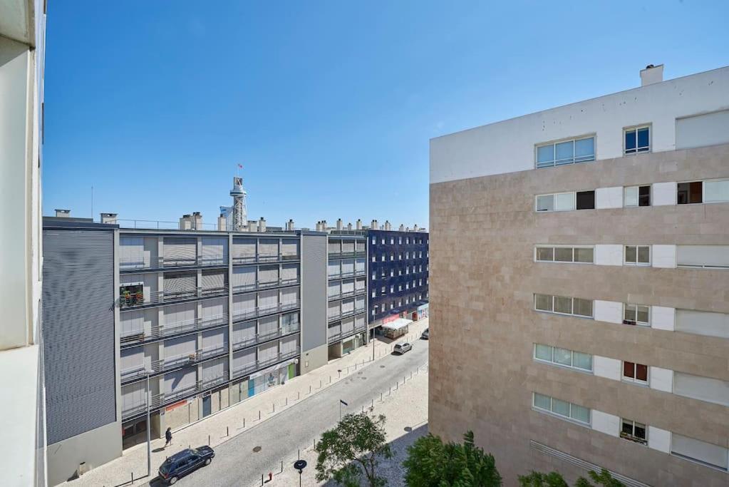 Modern In Parque Nacoes Appartement